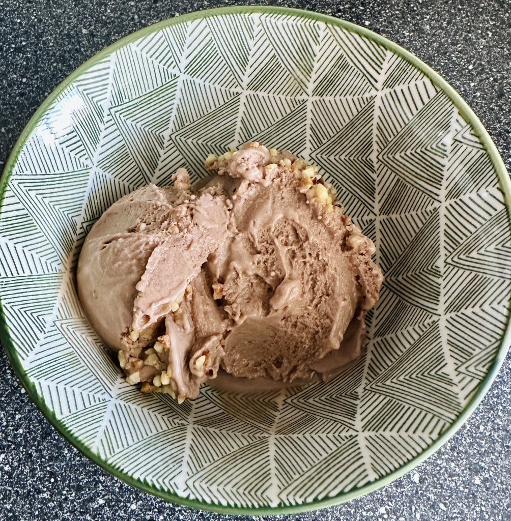 Selbst gemachtes Nutella Eis mit der KitchenAid Maschine und dem Zubehör Speiseeisbereiter 