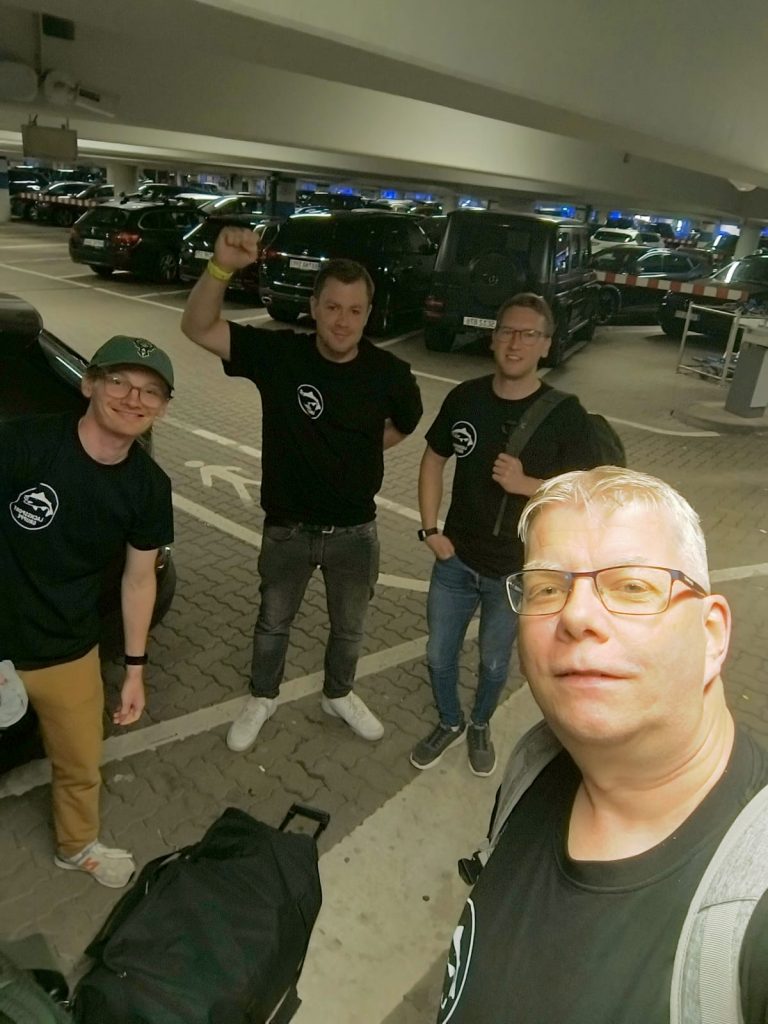 Lachssport Gruppenfoto Hamburg Flughafen