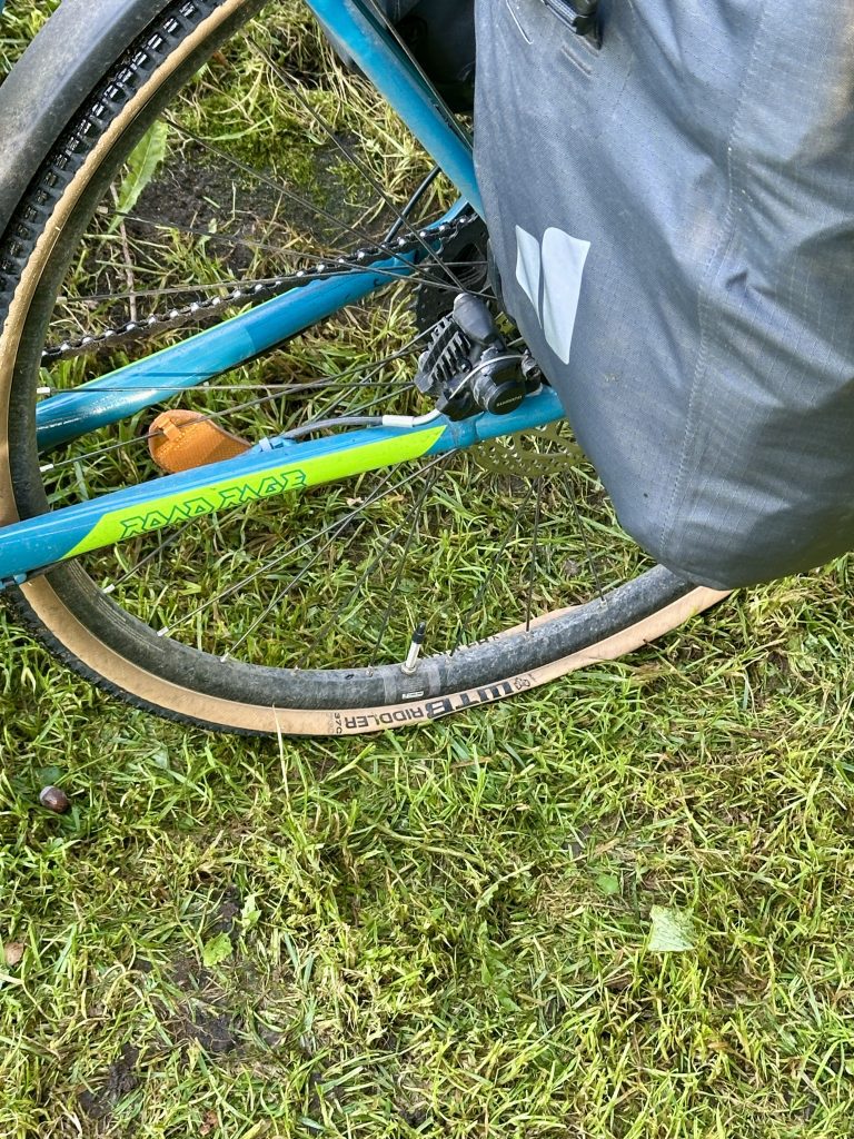 Platten / Panne am Fahrrad auf der Alten Salzstraße 