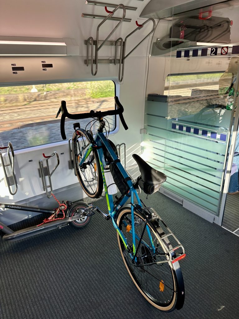 Gravelbike von Ghost im ICE Fahrradabteil