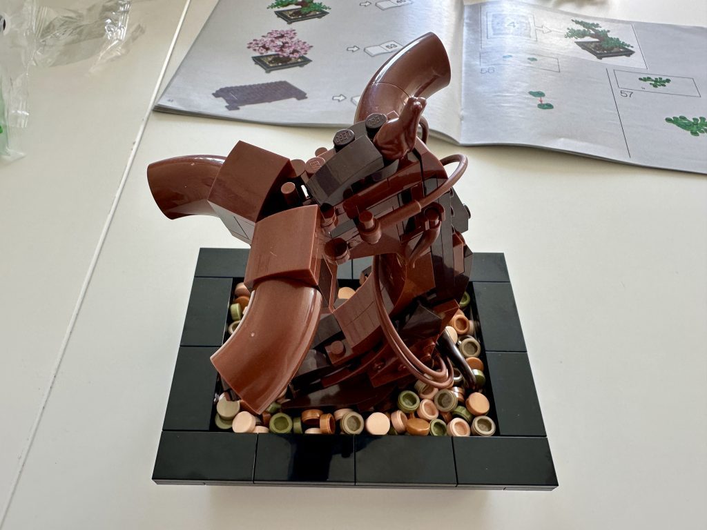 Aufgebauter Stamm LEGO Bonsai Baum / Tree Set 10281