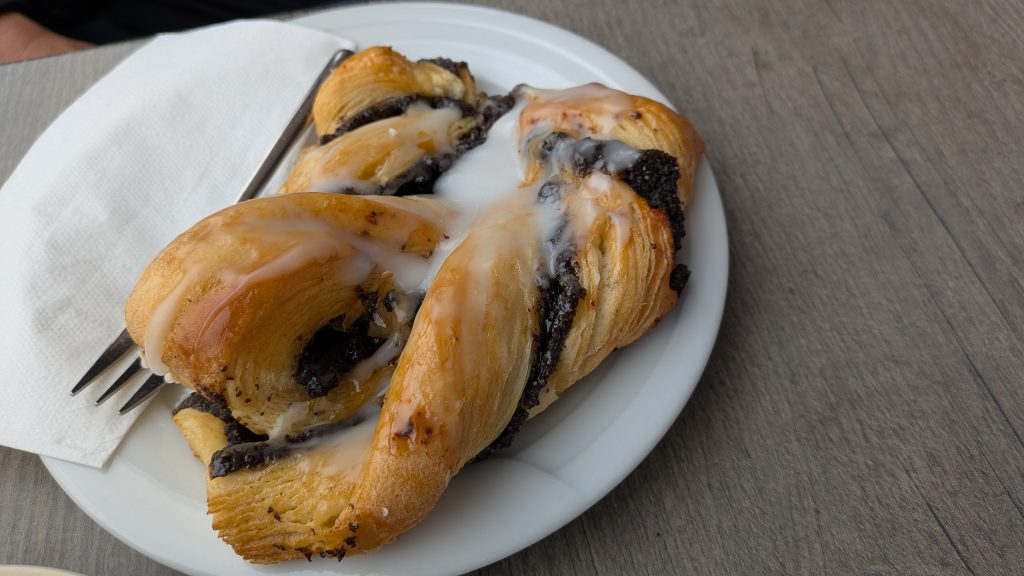 Mohnkuchen im Café Crema in Lauenau