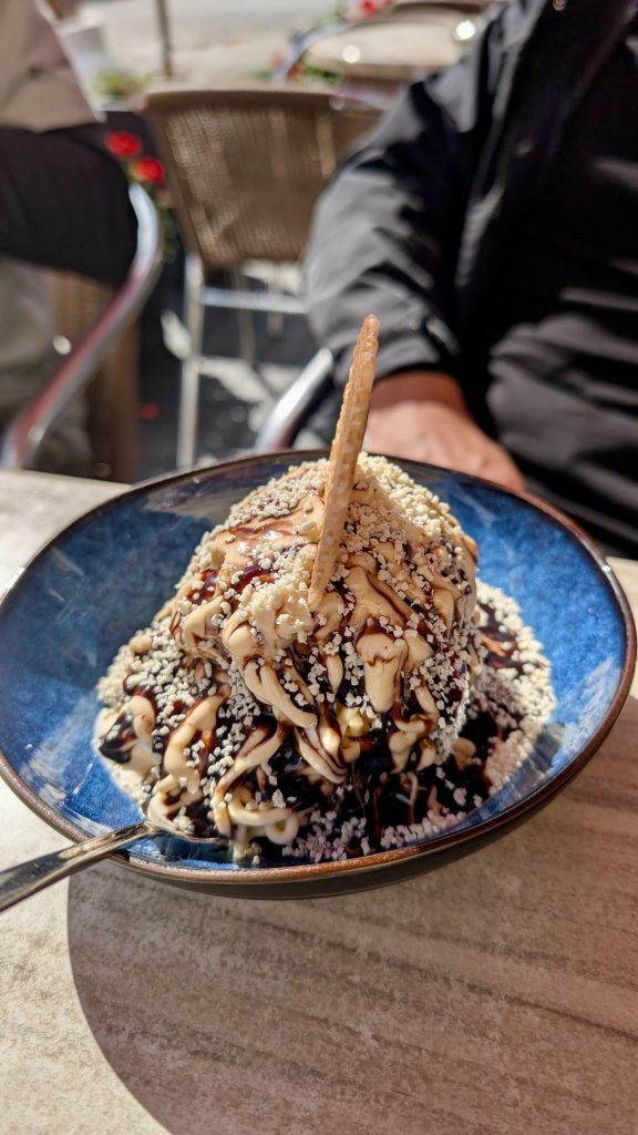 Schokoladen Spaghetti Eis in Mölln im Eiscafé Paradiso