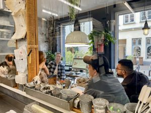 Ich während des Finanzvortrags im Uter Café