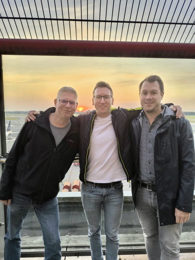 Abschiedsfoto mit meinen Freunden André und Patrick