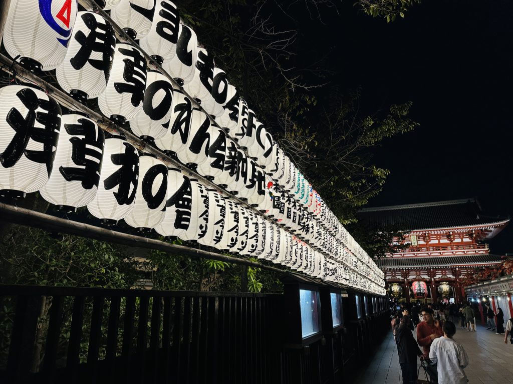 Sensoji-Tempel bei Nacht