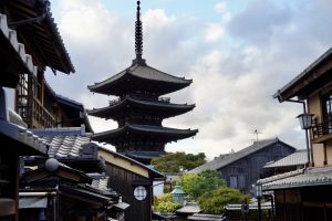 Yasaka-Pagode im Higashiyama-Viertel bei Nacht