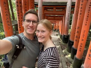 Alina und ich beim Besuch des Fushimi Inari-Taisha