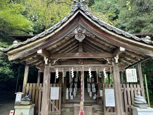Ōtoyo-Schrein am Philosophenweg – ein kleiner, verwunschener Schrein mit besonderen Tierfiguren